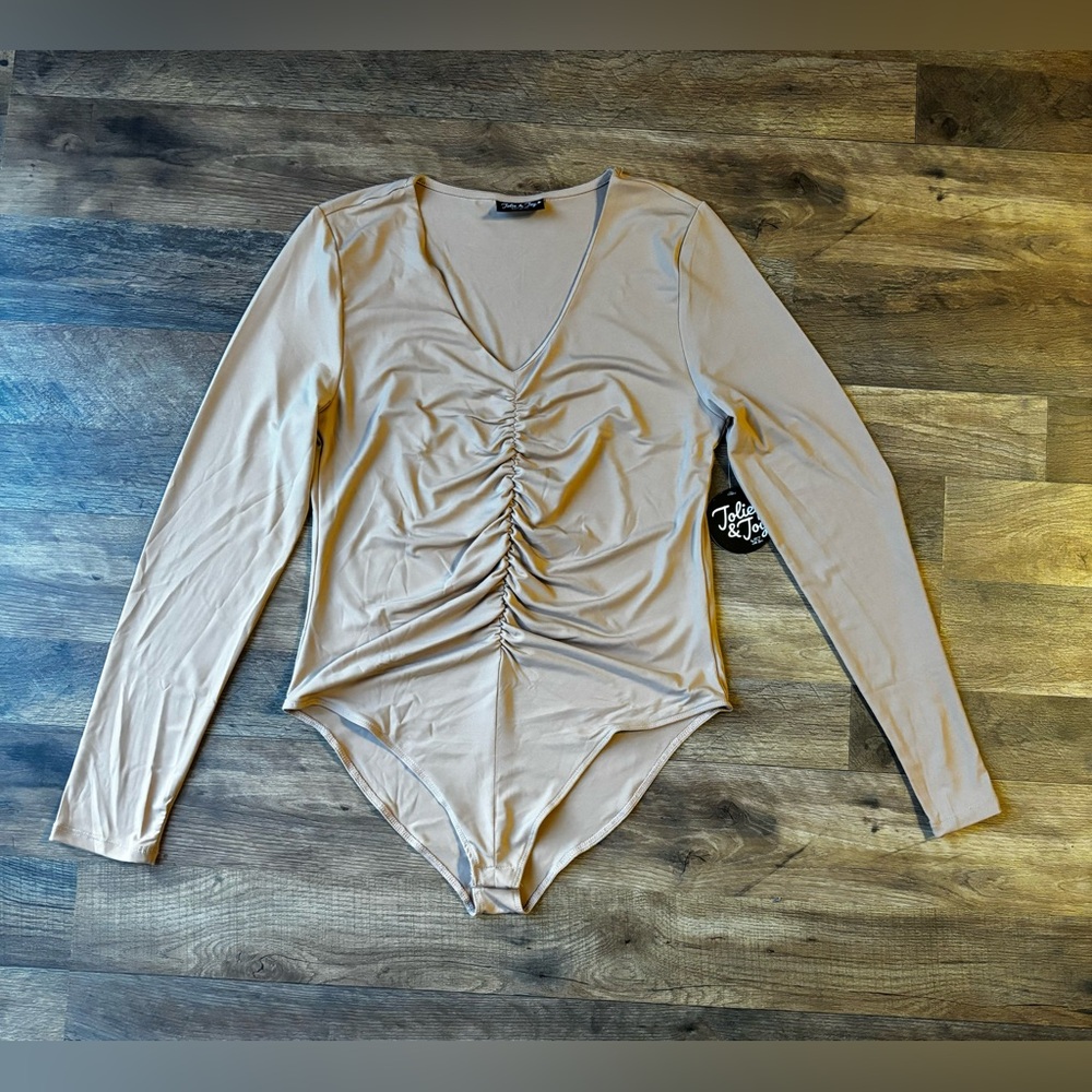 Jolie & Joy Tan Nude Long Sleeve Ruched Bodysuit Plunge Neckline New XL